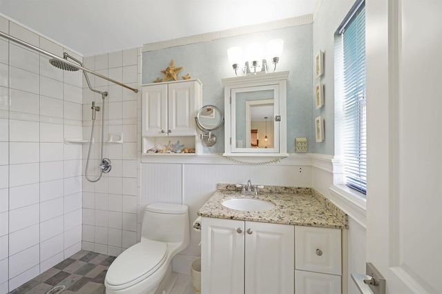 330 NE 48th Street, Oakland Park, FL 33334