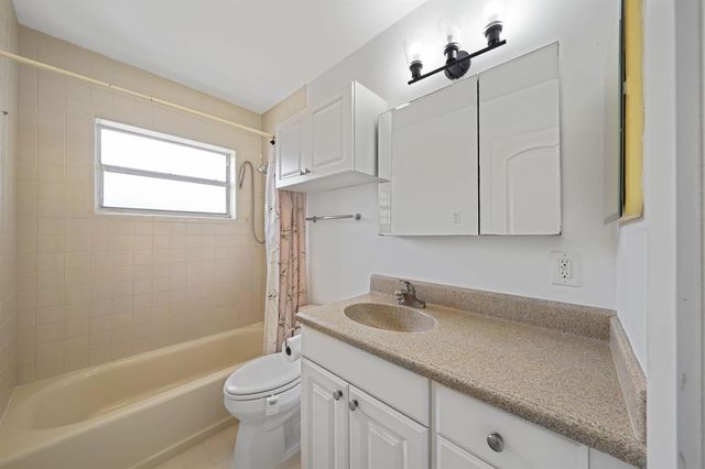 330 NE 48th Street, Oakland Park, FL 33334