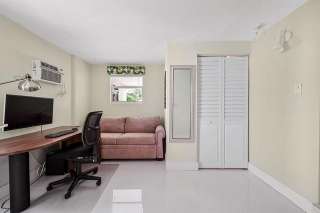 330 NE 48th Street, Oakland Park, FL 33334