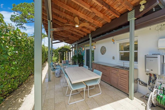 330 NE 48th Street, Oakland Park, FL 33334