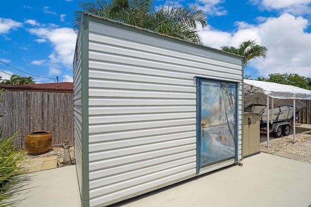 330 NE 48th Street, Oakland Park, FL 33334