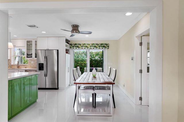 330 NE 48th Street, Oakland Park, FL 33334