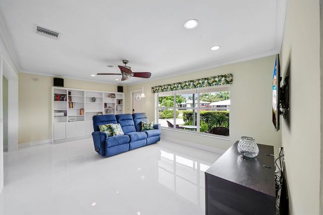 330 NE 48th Street, Oakland Park, FL 33334