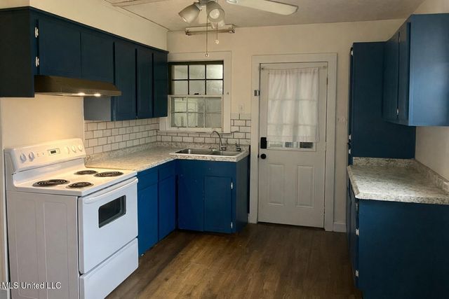 2212 E Canal Street, Picayune, MS 39466