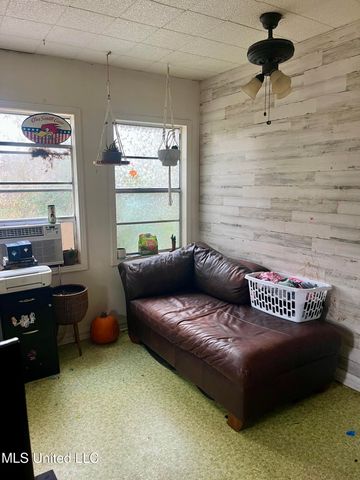 2212 E Canal Street, Picayune, MS 39466