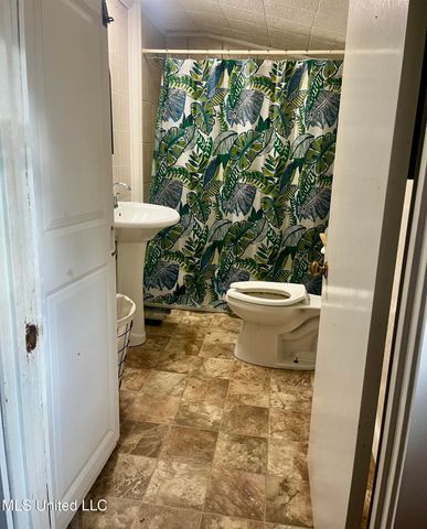 2212 E Canal Street, Picayune, MS 39466