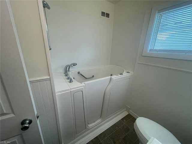 2129 Dean DR, Norfolk, VA 23518