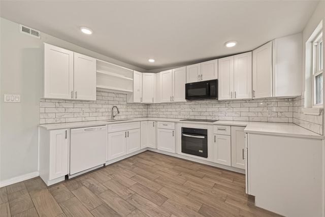 3710 Daphne Street, Houston, TX 77021