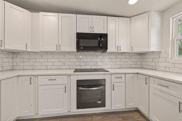 3710 Daphne Street, Houston, TX 77021