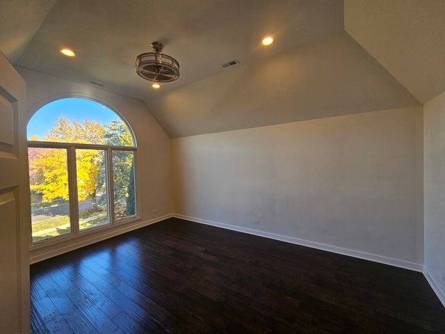 30 Danada Drive, Wheaton, IL 60189