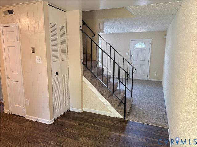 233 Knightsmanor Ct, Henrico, VA 23227