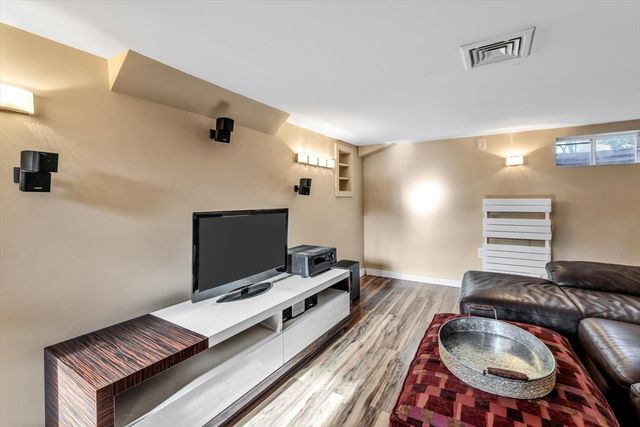 19 Pine Rock Rd, Falmouth, MA 02536