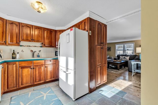 19 Pine Rock Rd, Falmouth, MA 02536