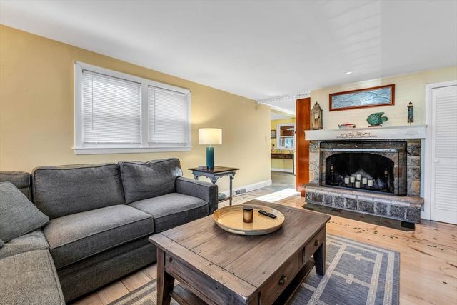 19 Pine Rock Rd, Falmouth, MA 02536