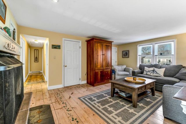 19 Pine Rock Rd, Falmouth, MA 02536