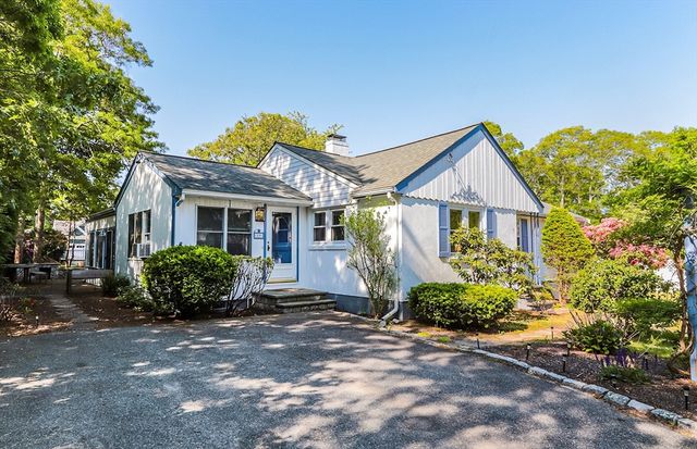 19 Pine Rock Rd, Falmouth, MA 02536