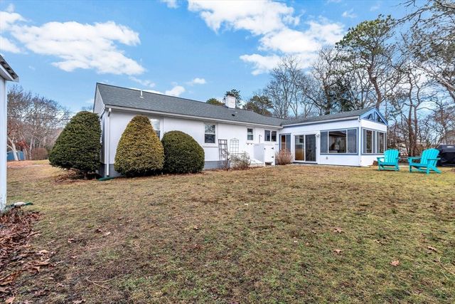 19 Pine Rock Rd, Falmouth, MA 02536