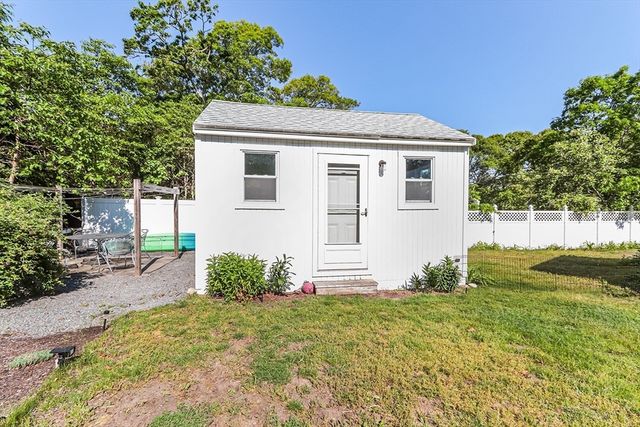 19 Pine Rock Rd, Falmouth, MA 02536