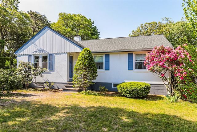 19 Pine Rock Rd, Falmouth, MA 02536