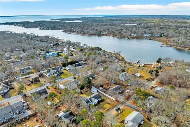 19 Pine Rock Rd, Falmouth, MA 02536