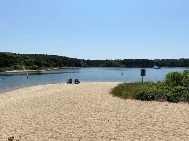 19 Pine Rock Rd, Falmouth, MA 02536