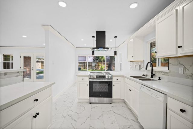 7702 Nairn Street, Houston, TX 77074