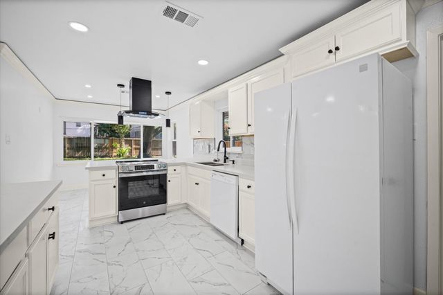 7702 Nairn Street, Houston, TX 77074