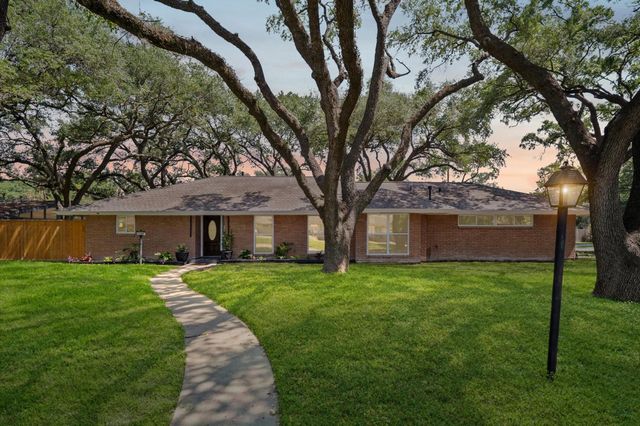 7702 Nairn Street, Houston, TX 77074