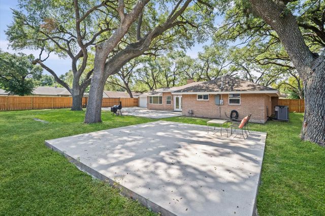 7702 Nairn Street, Houston, TX 77074