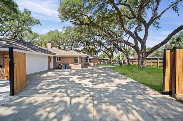 7702 Nairn Street, Houston, TX 77074