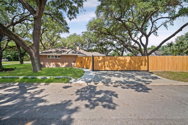 7702 Nairn Street, Houston, TX 77074