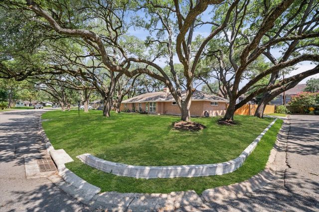 7702 Nairn Street, Houston, TX 77074