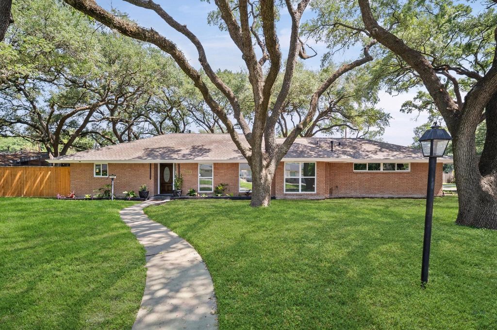 7702 Nairn Street, Houston, TX 77074