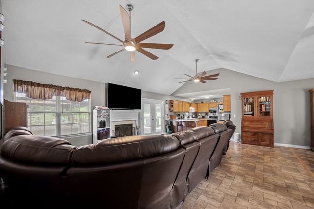 868 Bates Rd, Lebanon, TN 37087
