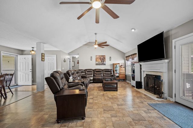 868 Bates Rd, Lebanon, TN 37087