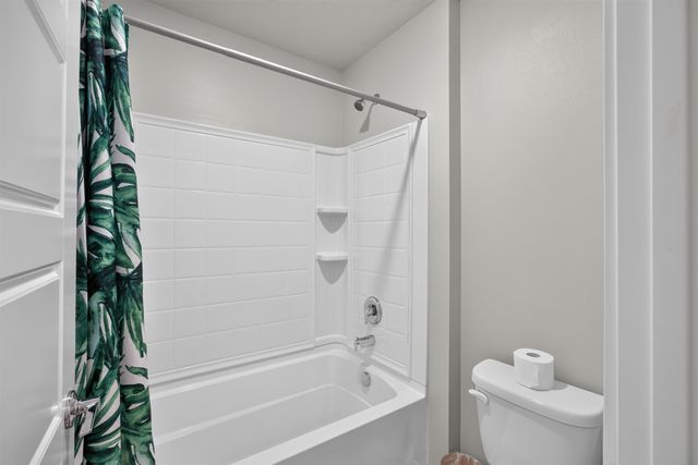 5810 W Morgantown Ln, Spokane, WA 99208