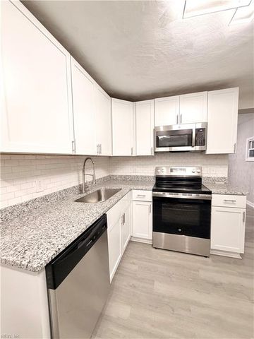 7 N Colin DR, Portsmouth, VA 23701