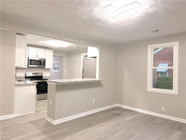 7 N Colin DR, Portsmouth, VA 23701