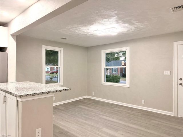 7 N Colin DR, Portsmouth, VA 23701