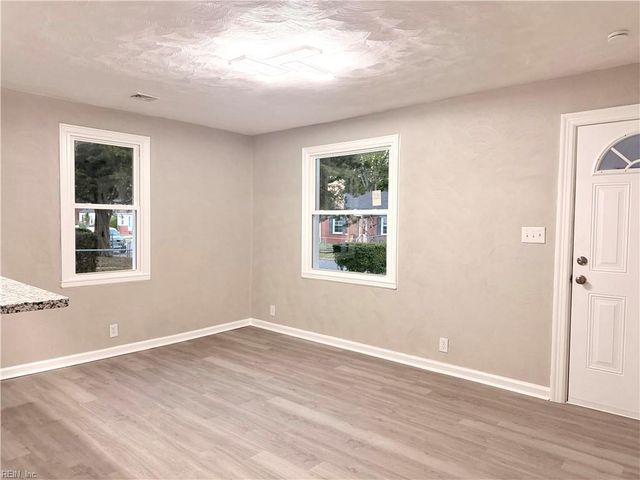 7 N Colin DR, Portsmouth, VA 23701