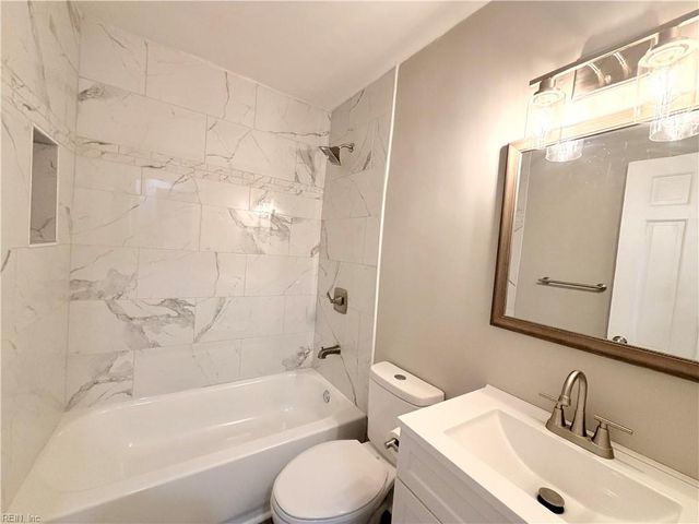 7 N Colin DR, Portsmouth, VA 23701