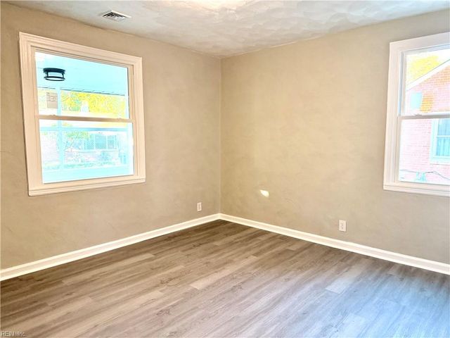 7 N Colin DR, Portsmouth, VA 23701