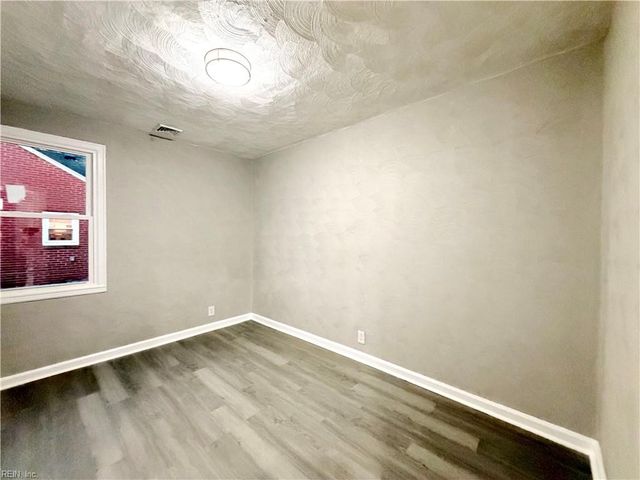 7 N Colin DR, Portsmouth, VA 23701