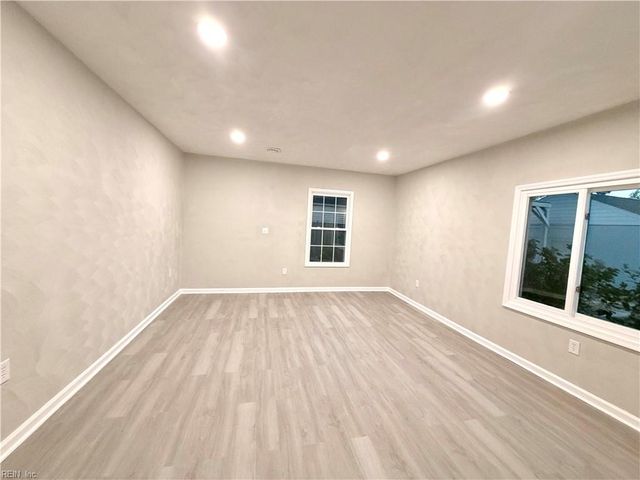 7 N Colin DR, Portsmouth, VA 23701