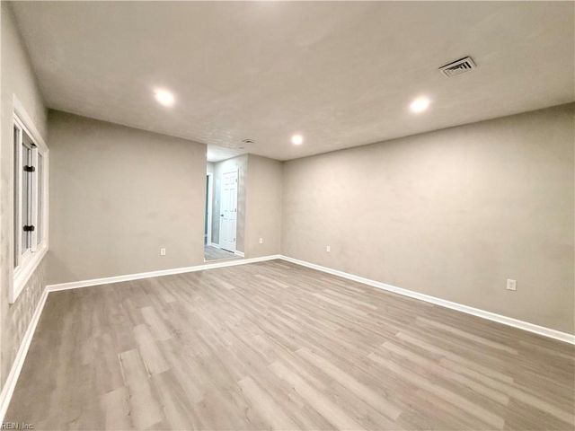 7 N Colin DR, Portsmouth, VA 23701