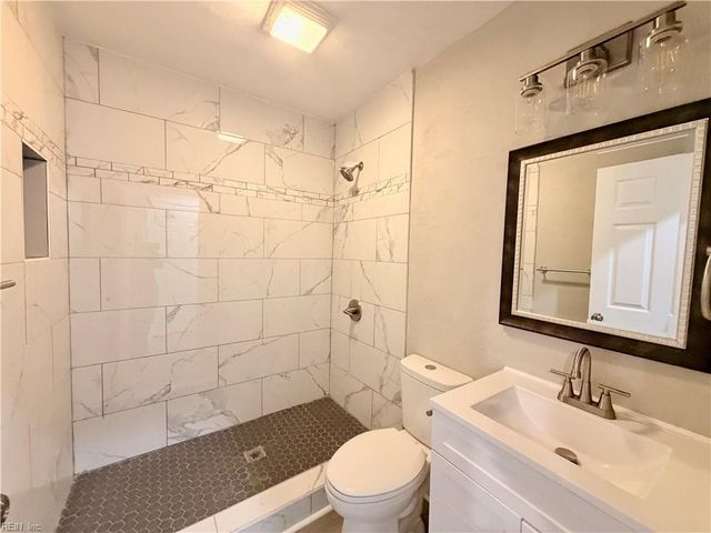 7 N Colin DR, Portsmouth, VA 23701