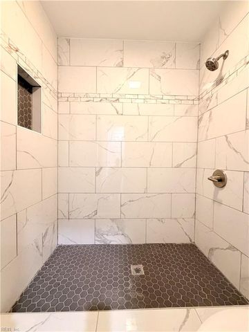 7 N Colin DR, Portsmouth, VA 23701