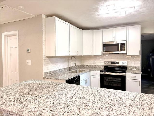 7 N Colin DR, Portsmouth, VA 23701