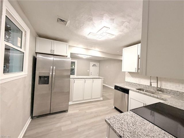 7 N Colin DR, Portsmouth, VA 23701