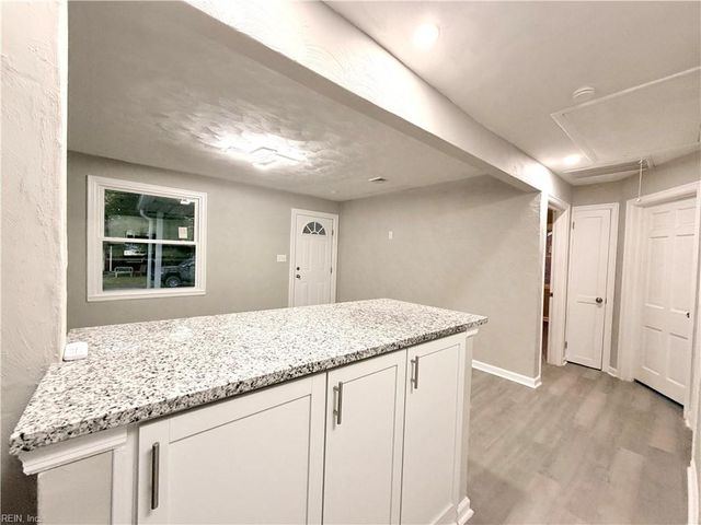 7 N Colin DR, Portsmouth, VA 23701